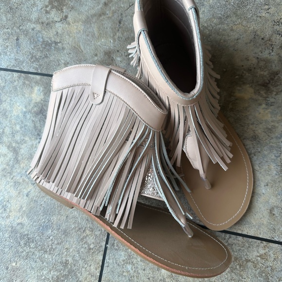 Super cute Fringe sandals! - Picture 4 of 8